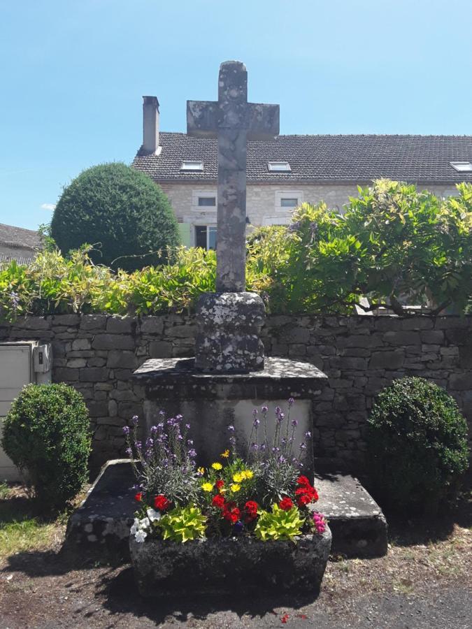 Les Charmes Du Lac Esclauzels Buitenkant foto